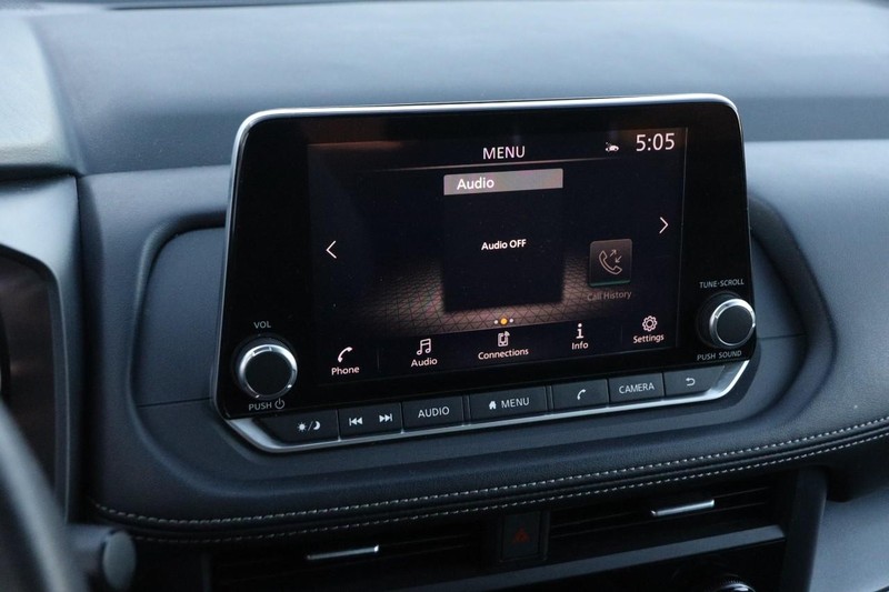 Nissan Rogue Vehicle Image 16