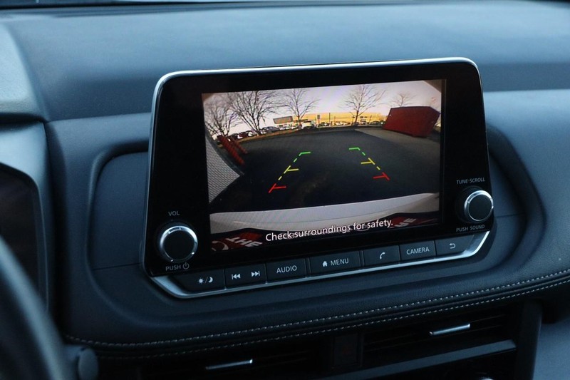 Nissan Rogue Vehicle Image 17