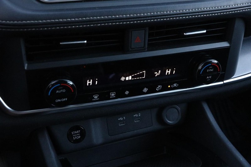 Nissan Rogue Vehicle Image 18