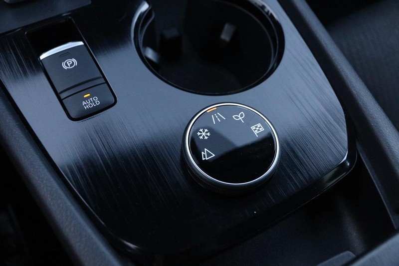 Nissan Rogue Vehicle Image 19