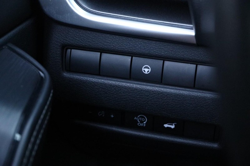 Nissan Rogue Vehicle Image 21