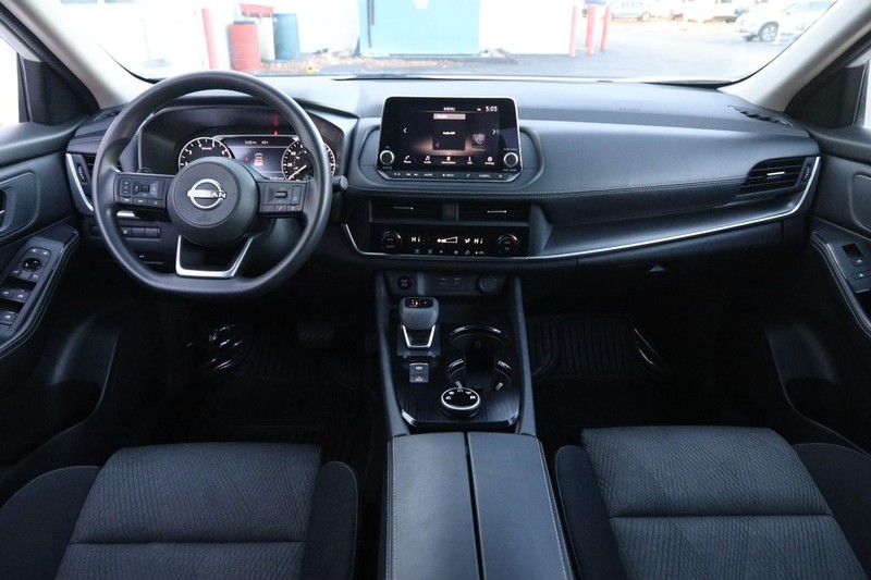 Nissan Rogue Vehicle Image 22