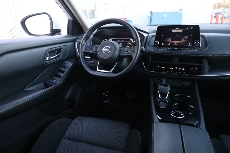 Nissan Rogue Vehicle Image 23