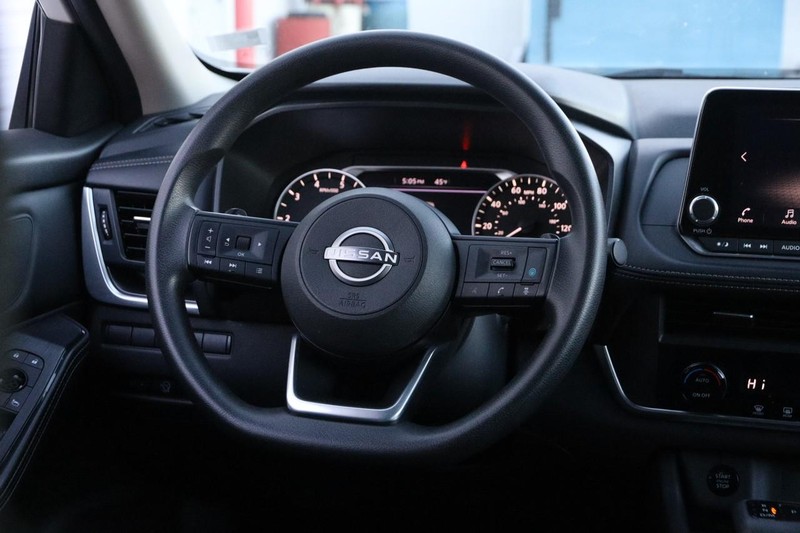 Nissan Rogue Vehicle Image 24