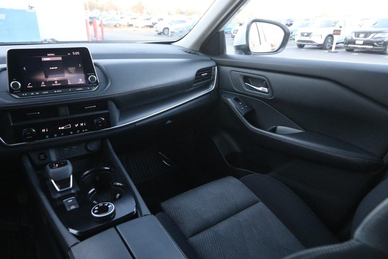 Nissan Rogue Vehicle Image 25