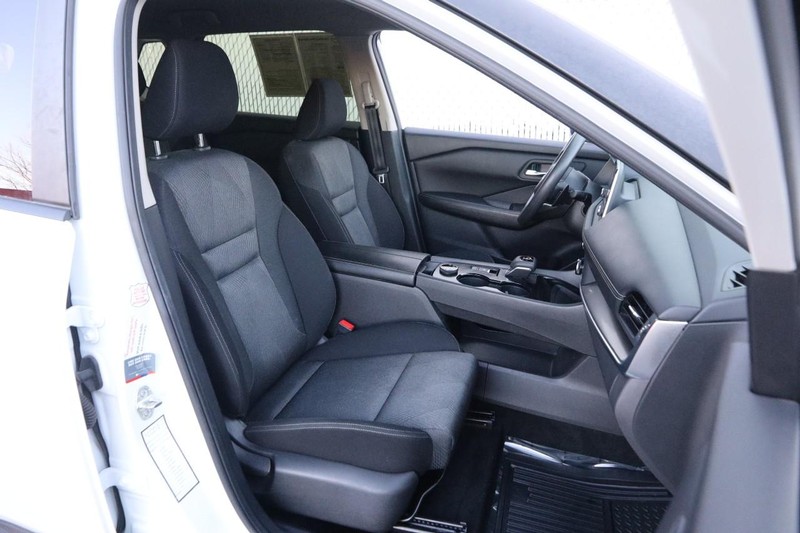 Nissan Rogue Vehicle Image 26