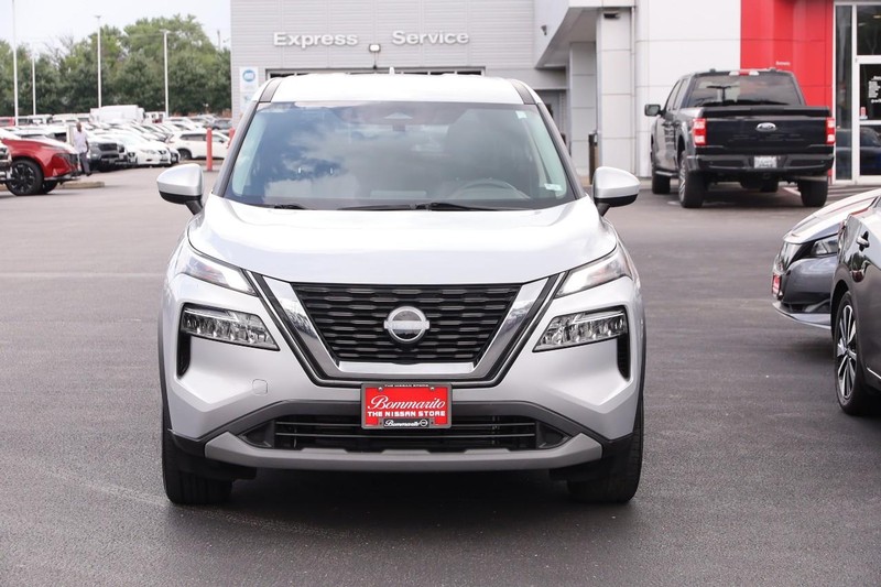 Nissan Rogue Vehicle Image 04