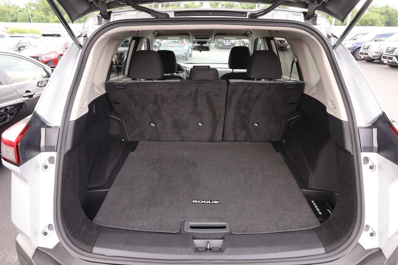 Nissan Rogue Vehicle Image 07