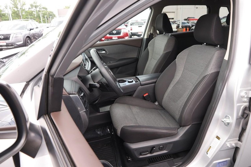 Nissan Rogue Vehicle Image 08