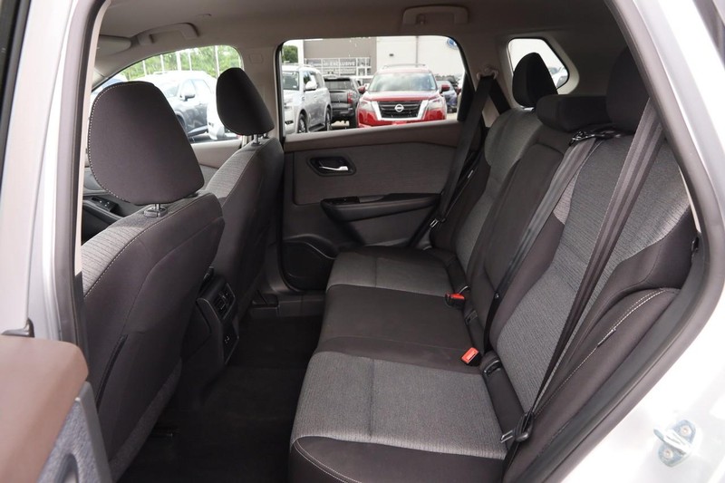 Nissan Rogue Vehicle Image 09