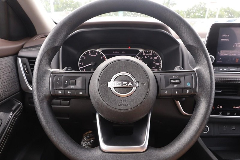 Nissan Rogue Vehicle Image 10