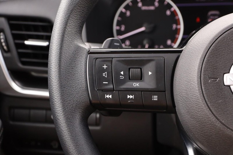 Nissan Rogue Vehicle Image 11