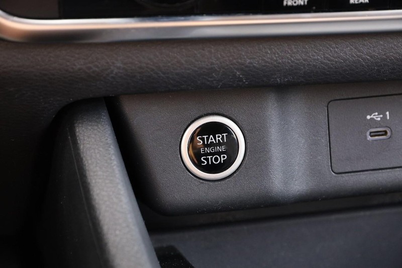 Nissan Rogue Vehicle Image 14