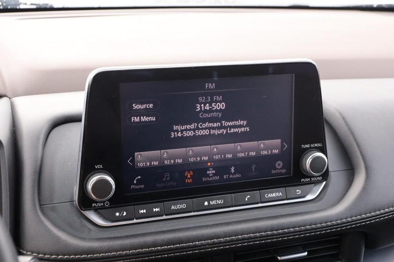 Nissan Rogue Vehicle Image 15