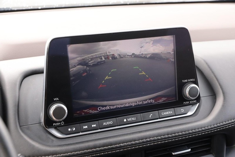 Nissan Rogue Vehicle Image 16