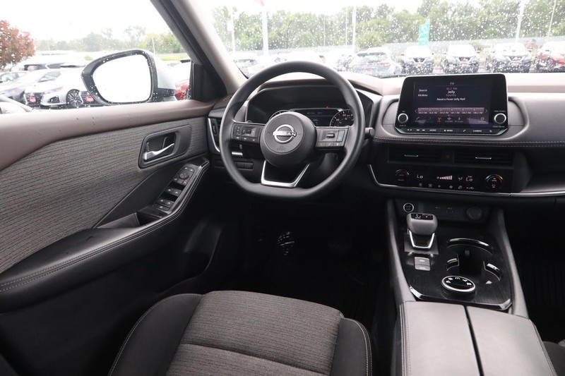 Nissan Rogue Vehicle Image 21