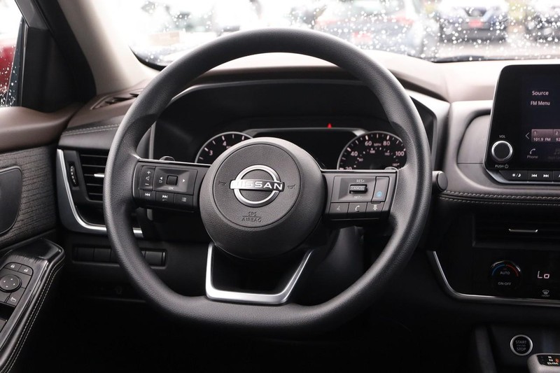 Nissan Rogue Vehicle Image 22