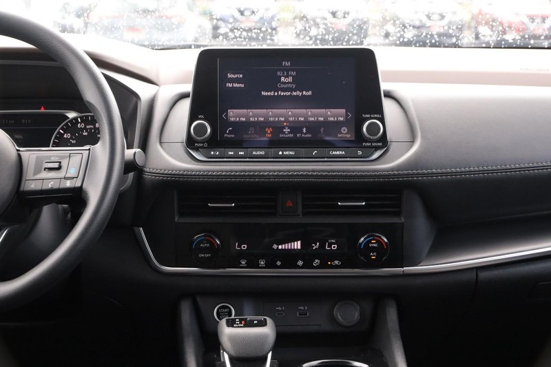 Nissan Rogue Vehicle Image 23