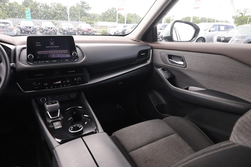 Nissan Rogue Vehicle Image 24