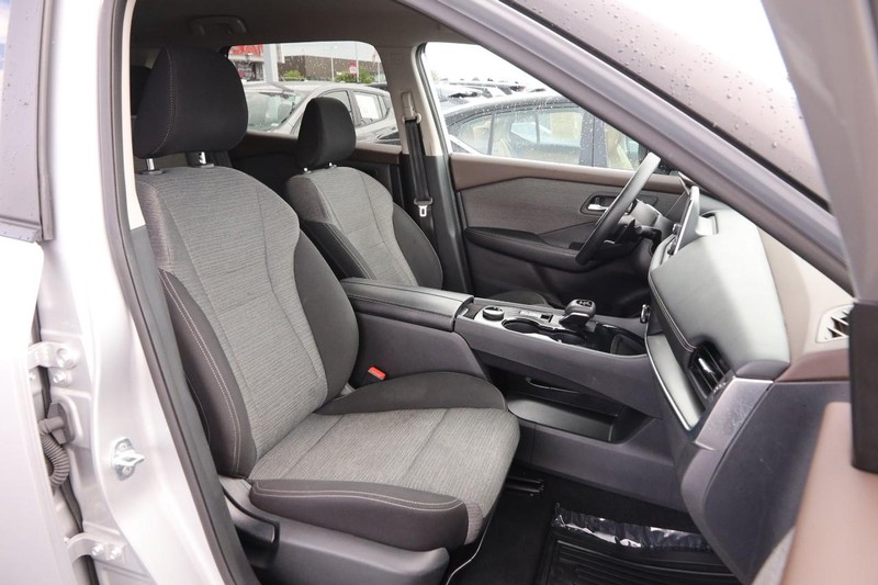 Nissan Rogue Vehicle Image 25