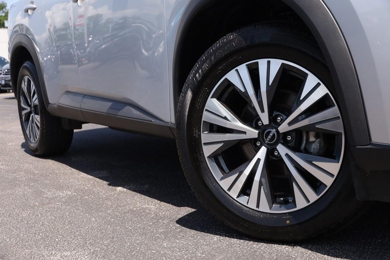 Nissan Rogue Vehicle Image 03