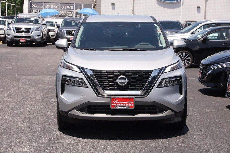Nissan Rogue Vehicle Image 04