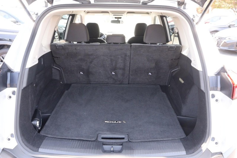 Nissan Rogue Vehicle Image 07