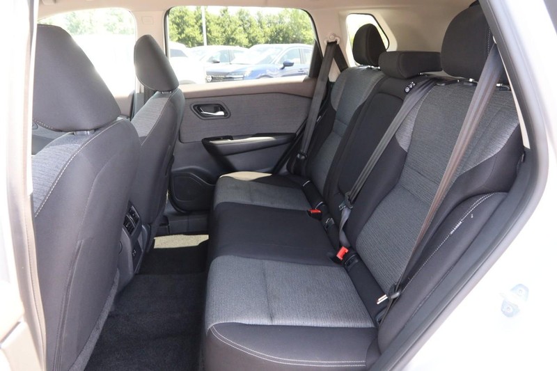 Nissan Rogue Vehicle Image 09