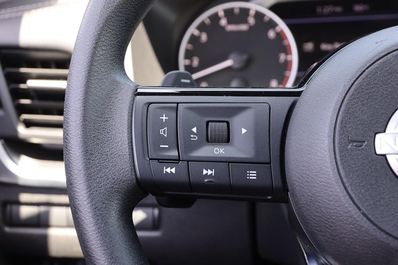 Nissan Rogue Vehicle Image 11