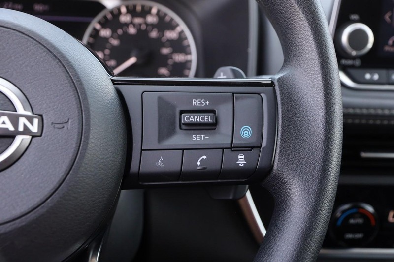 Nissan Rogue Vehicle Image 12