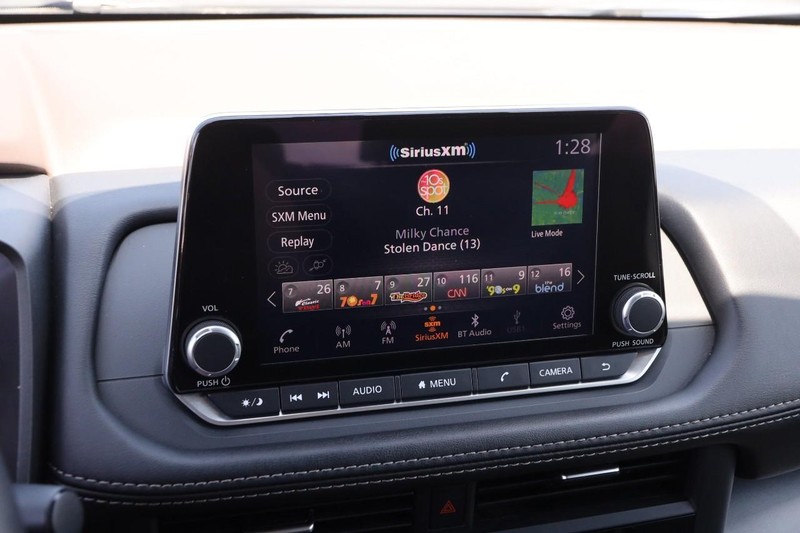 Nissan Rogue Vehicle Image 15