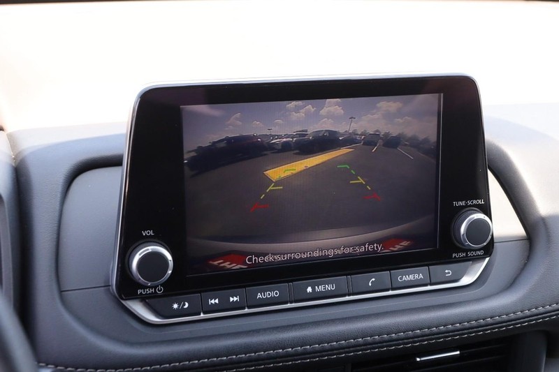 Nissan Rogue Vehicle Image 16