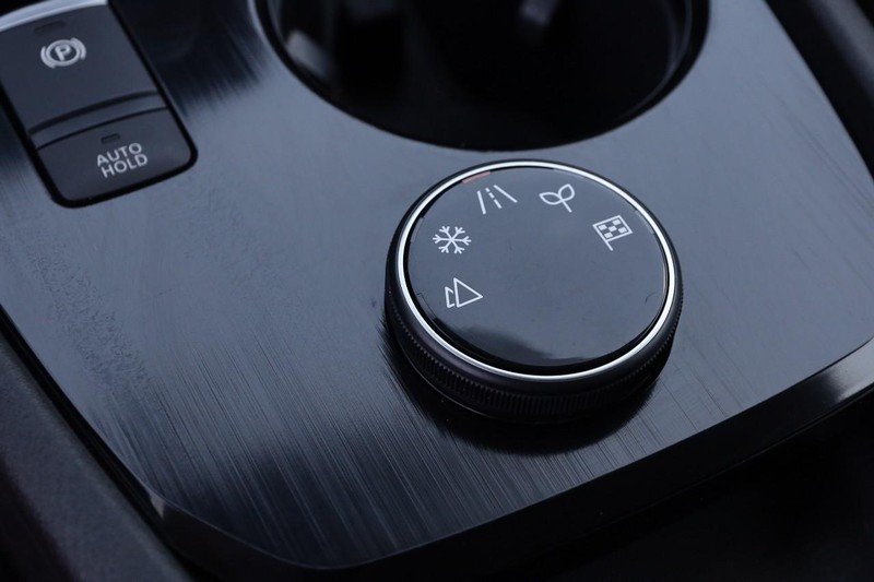 Nissan Rogue Vehicle Image 18