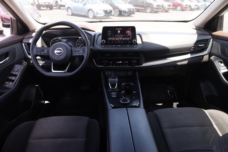Nissan Rogue Vehicle Image 19