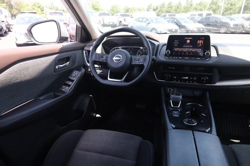 Nissan Rogue Vehicle Image 20