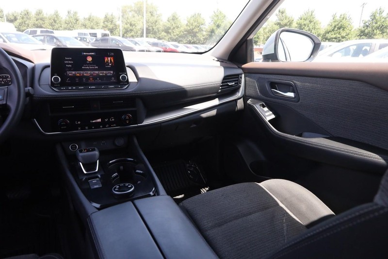 Nissan Rogue Vehicle Image 23