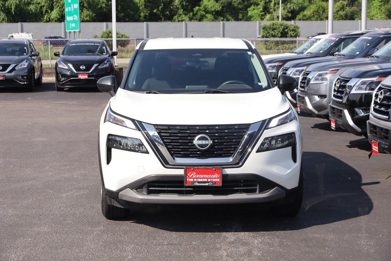 Nissan Rogue Vehicle Image 04