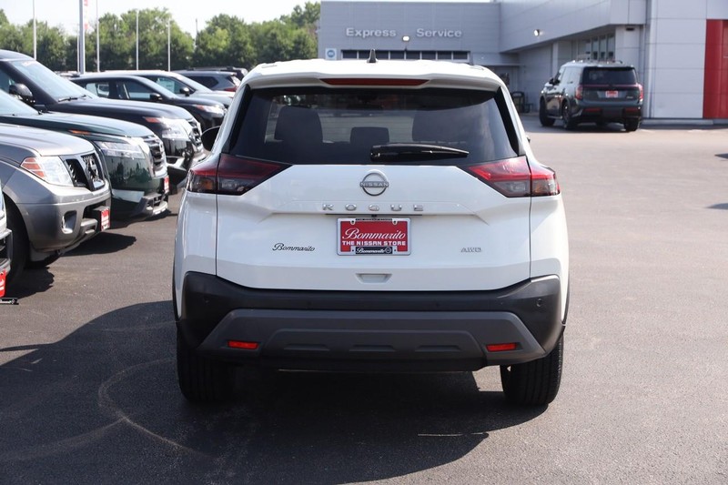 Nissan Rogue Vehicle Image 06