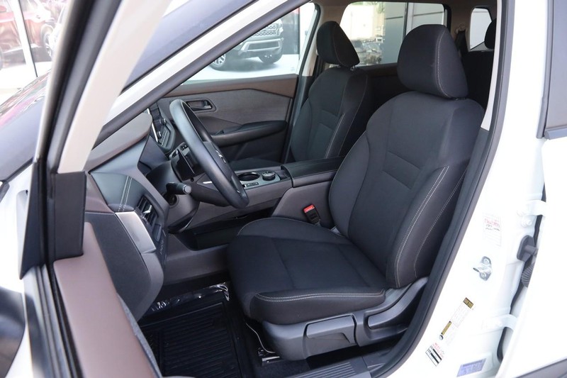 Nissan Rogue Vehicle Image 08