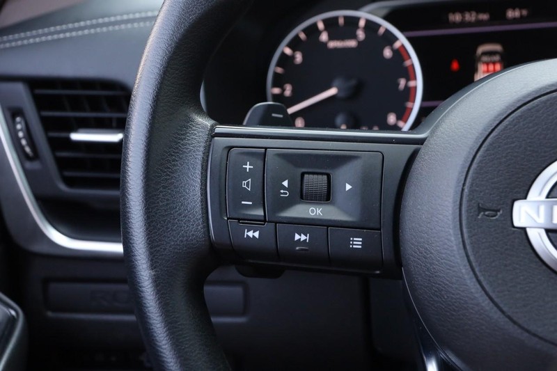 Nissan Rogue Vehicle Image 11