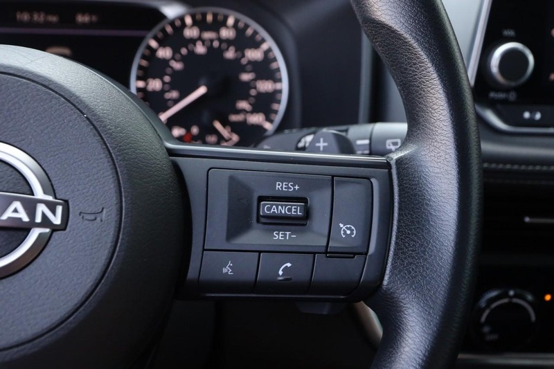 Nissan Rogue Vehicle Image 12