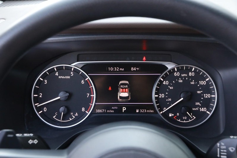 Nissan Rogue Vehicle Image 13