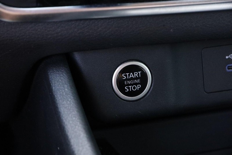 Nissan Rogue Vehicle Image 14