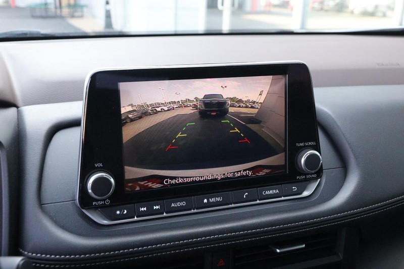 Nissan Rogue Vehicle Image 16