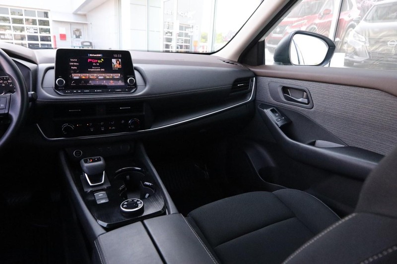 Nissan Rogue Vehicle Image 23