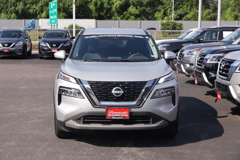 Nissan Rogue Vehicle Full-screen Gallery Image 4