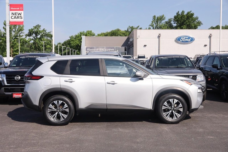 Nissan Rogue Vehicle Full-screen Gallery Image 5