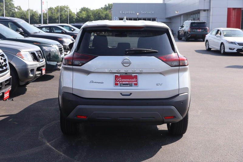 Nissan Rogue Vehicle Full-screen Gallery Image 6