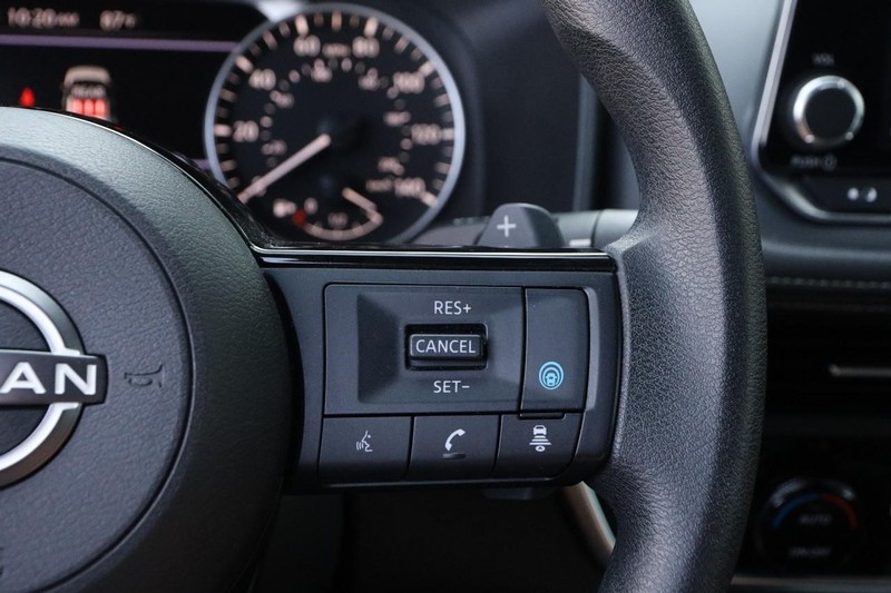 Nissan Rogue Vehicle Full-screen Gallery Image 12