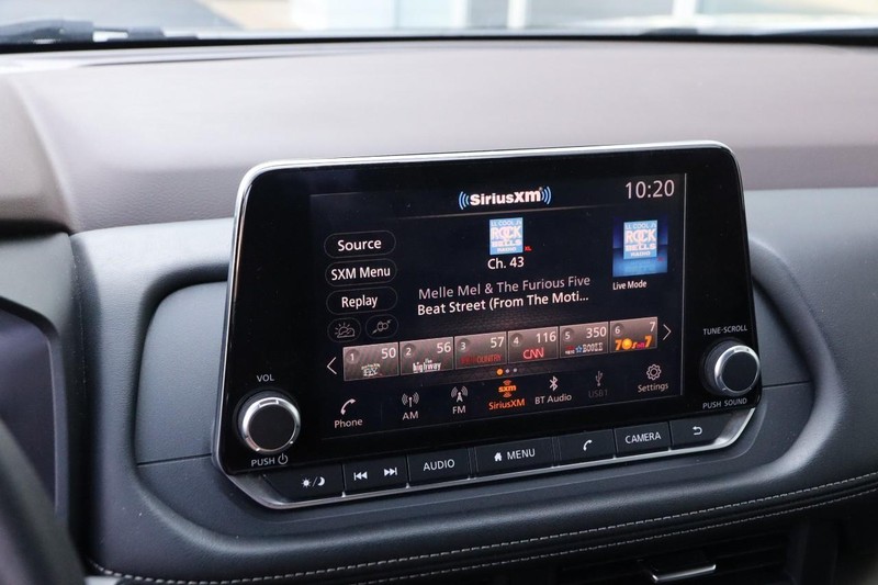 Nissan Rogue Vehicle Full-screen Gallery Image 14